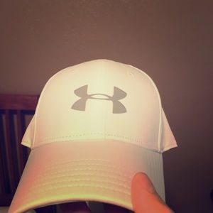 Men’s White UnderArmour Hat